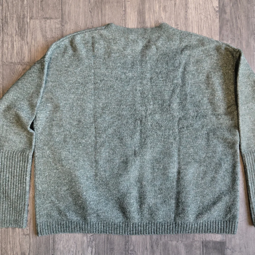 Classic Green Crewneck Sweater - Picture 3 of 3